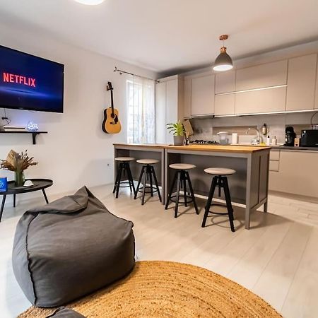 Arte - 2 Bedroom Apartment Near Coresi Mall With Free Parking براشوف المظهر الخارجي الصورة